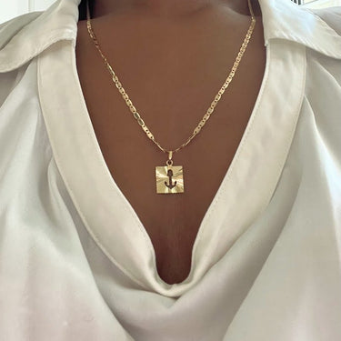Carved Latticed Anchor in 18K Gold