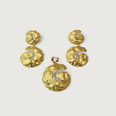 Shelly Textured Earing & Pendant Set in 18k Gold