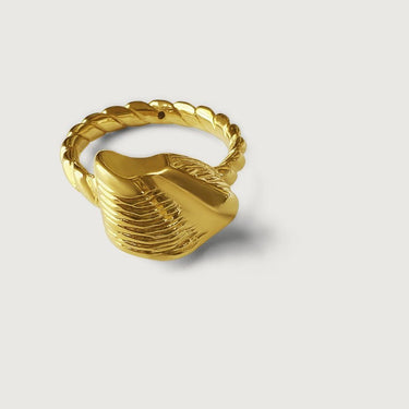 Wave Muse Ring in solid 18k Gold
