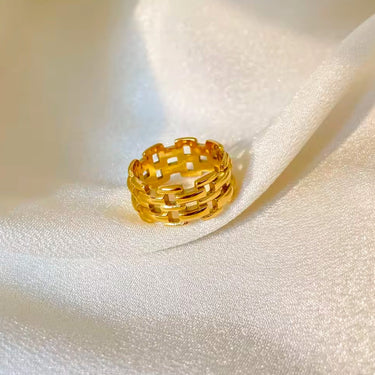 Amelie Luxe Band Ring