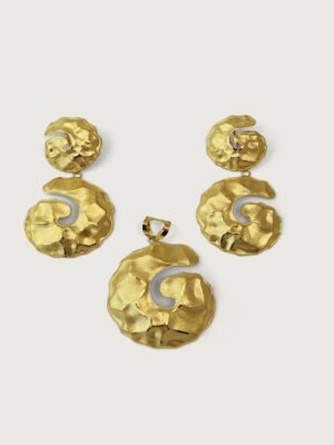 Shelly Textured Earing & Pendant Set in 18k Gold