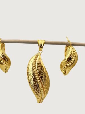 Eve Leafy Earrings and Pendant Set in 18k Gold